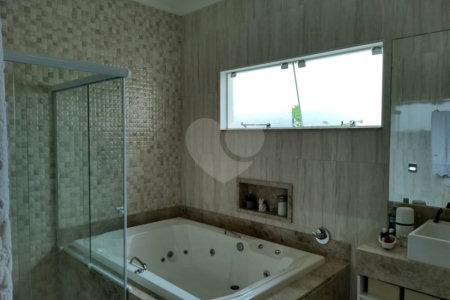 Casa à venda com 4 quartos, sendo 2 suítes, no condomínio Primavera, Salto - SP
