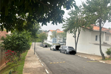 Casa à venda com 3 quartos, sendo 1 suíte, no condomínio New Village, Cotia - SP