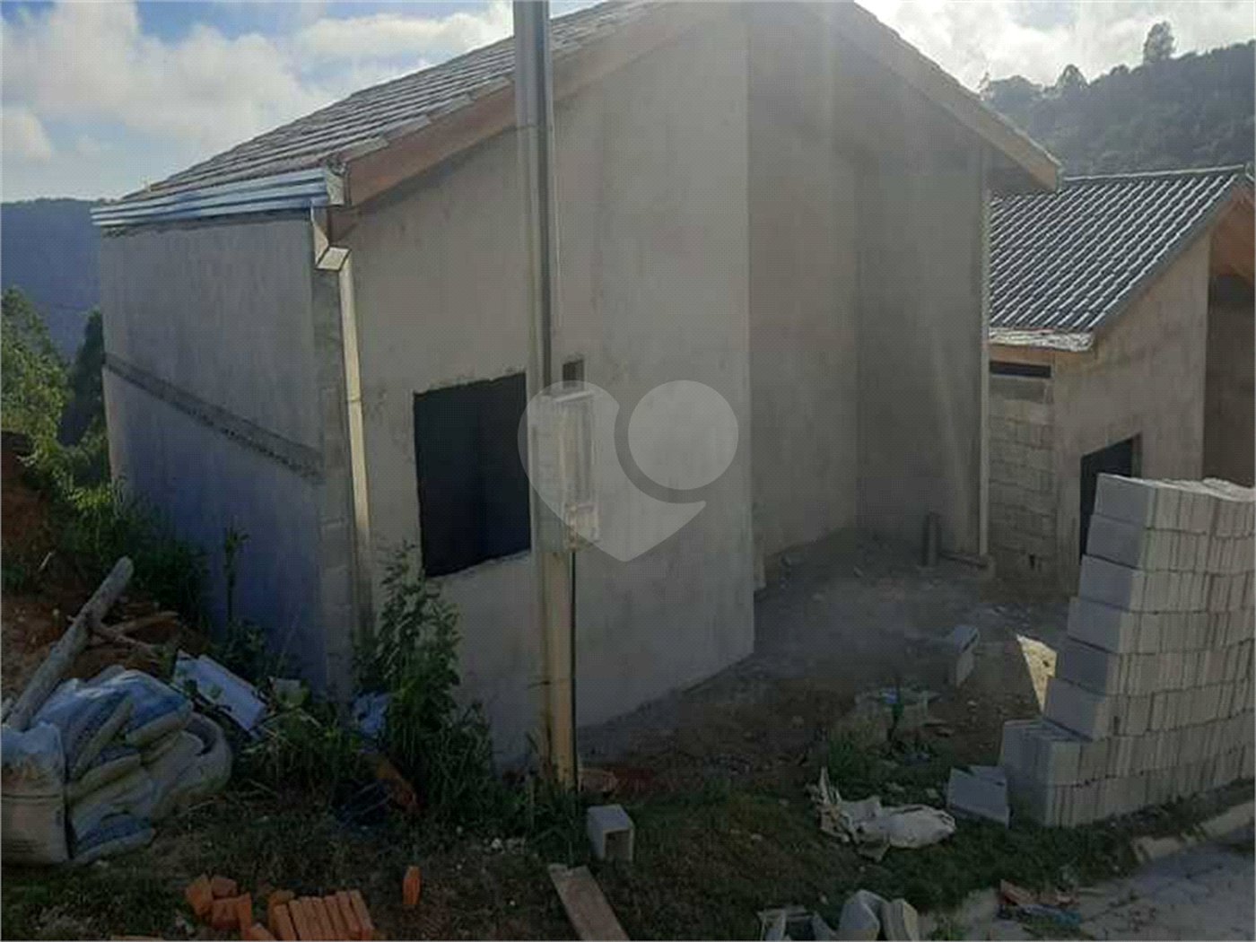 Casa à venda com 2 quartos, sendo 1 suíte,  no condomínio Águas de São Pedro, Mairiporã - SP