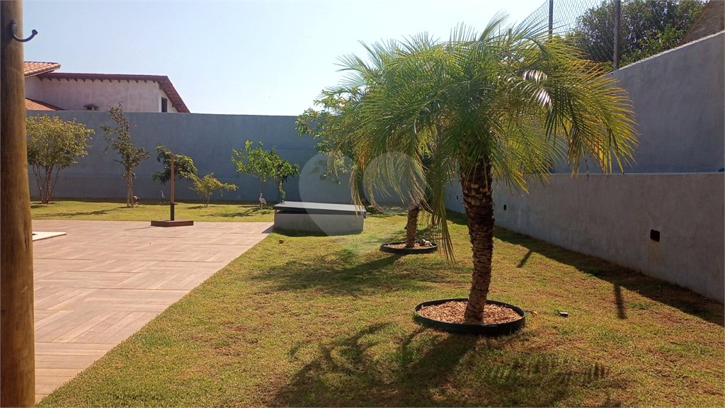 Casa à venda com 3 quartos, sendo 1 suíte, no condomínio Village da Serra, Araçoiaba da Serra - SP