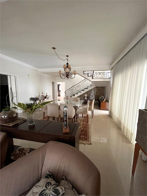 Casa à venda com 5 quartos, sendo 4 suítes,  no condomínio Terras de Santa Clara, Jacareí - SP