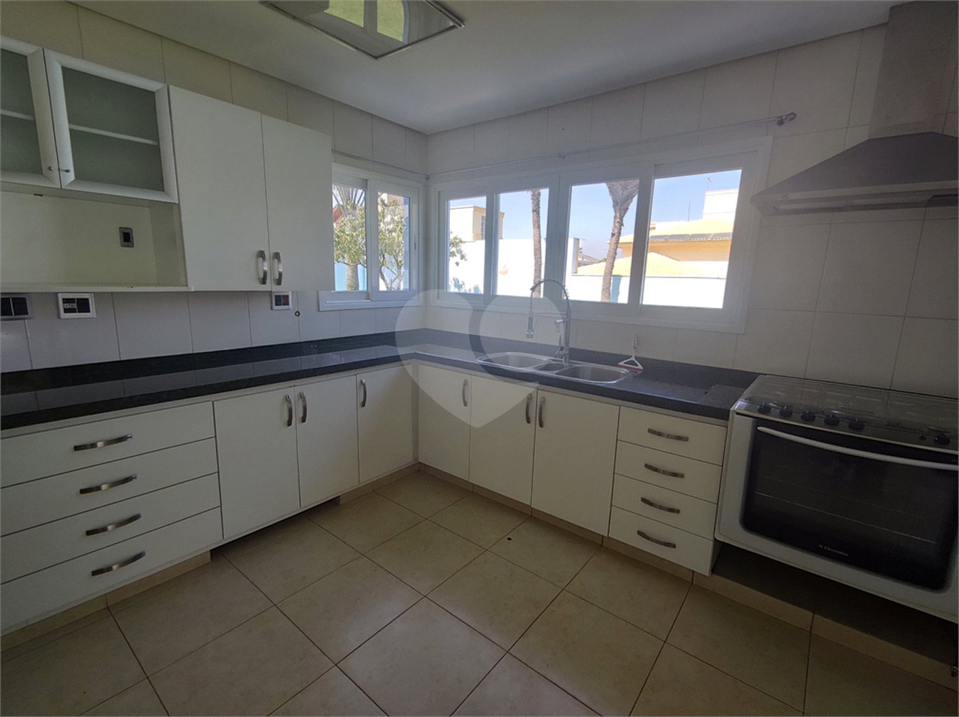 Casa à venda com 3 suítes no condomínio Residencial Suzano, Suzano - SP