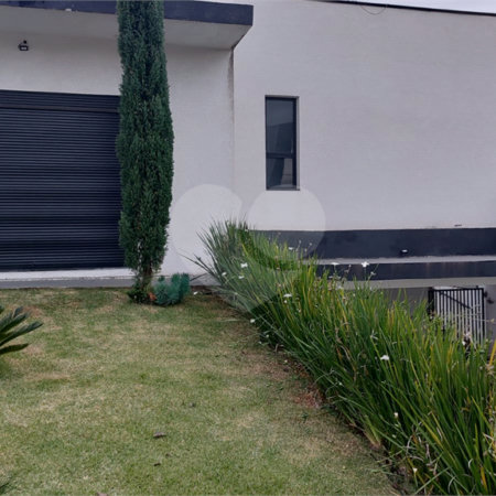 Casa à venda ou para alugar com 4 quartos, sendo 3 suítes, no condomínio Figueira Garden, Atibaia - SP