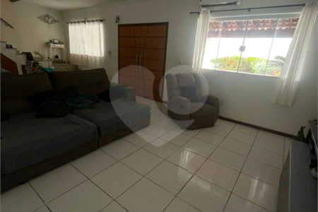 Casa à venda com 4 quartos, sendo 1 suíte, em Vila Santa Maria (vila Xavier), Araraquara, SP