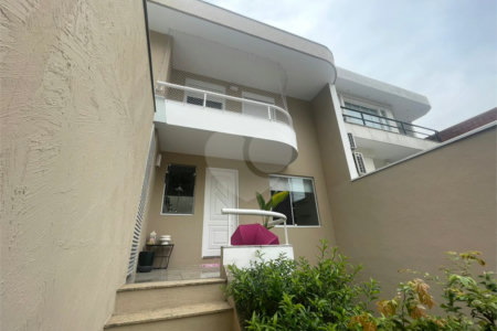 Casa à venda com 4 quartos, sendo 2 suítes, no condomínio Narandiba 23, São Paulo - SP
