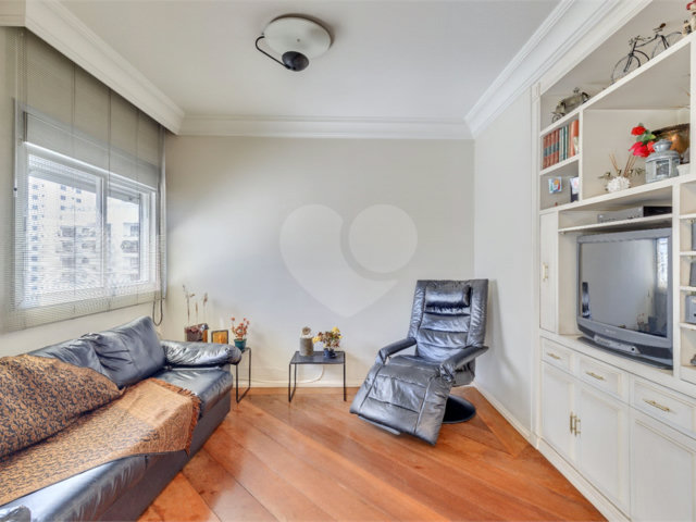 Apartamento à venda com 3 suítes em Campo Belo, São Paulo, SP