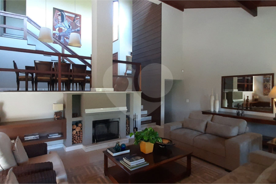 Casa à venda com 4 quartos, sendo 3 suítes, no condomínio Sausalito, Mairiporã - SP