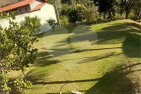 Casa à venda com 4 quartos, sendo 1 suíte, no Centro, Bom Jesus dos Perdões, SP