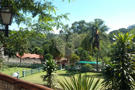 Casa à venda com 6 quartos, sendo 4 suítes, no condomínio Recanto dos Palmares, Atibaia - SP