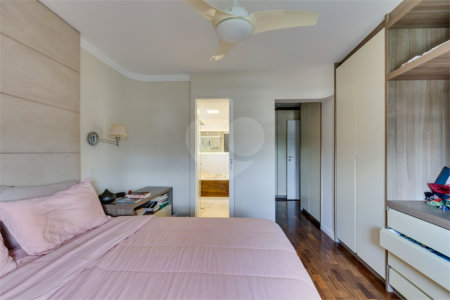 Apartamento à venda com 4 quartos, sendo 1 suíte, em Santo Amaro, São Paulo, SP