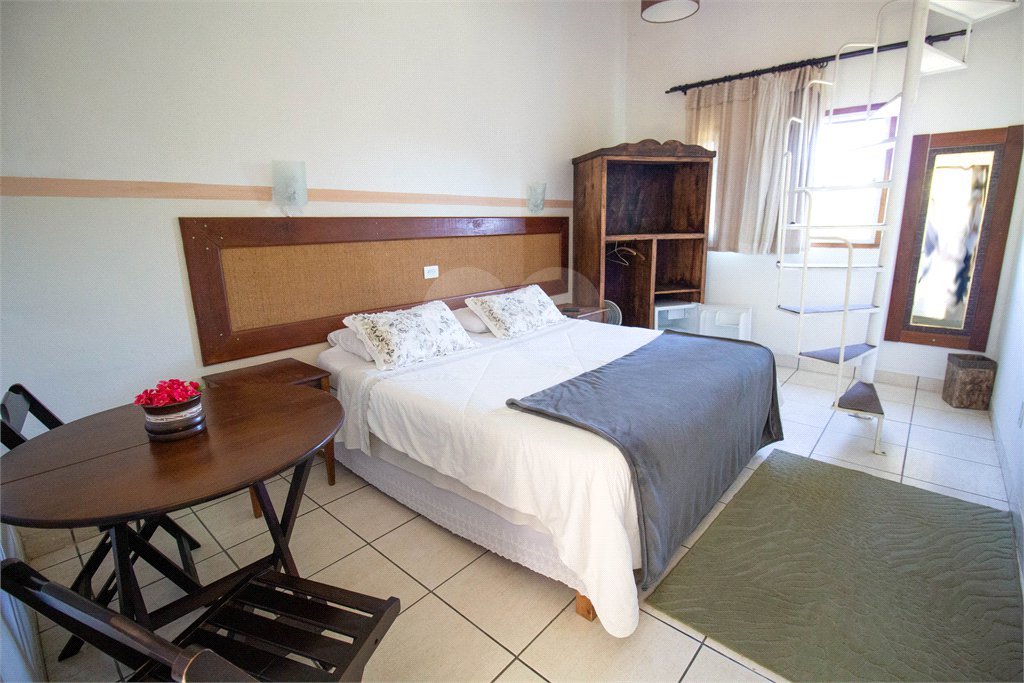 Hotel à venda com 15 quartos, sendo 4 suítes,  no Centro (canguera), São Roque, SP