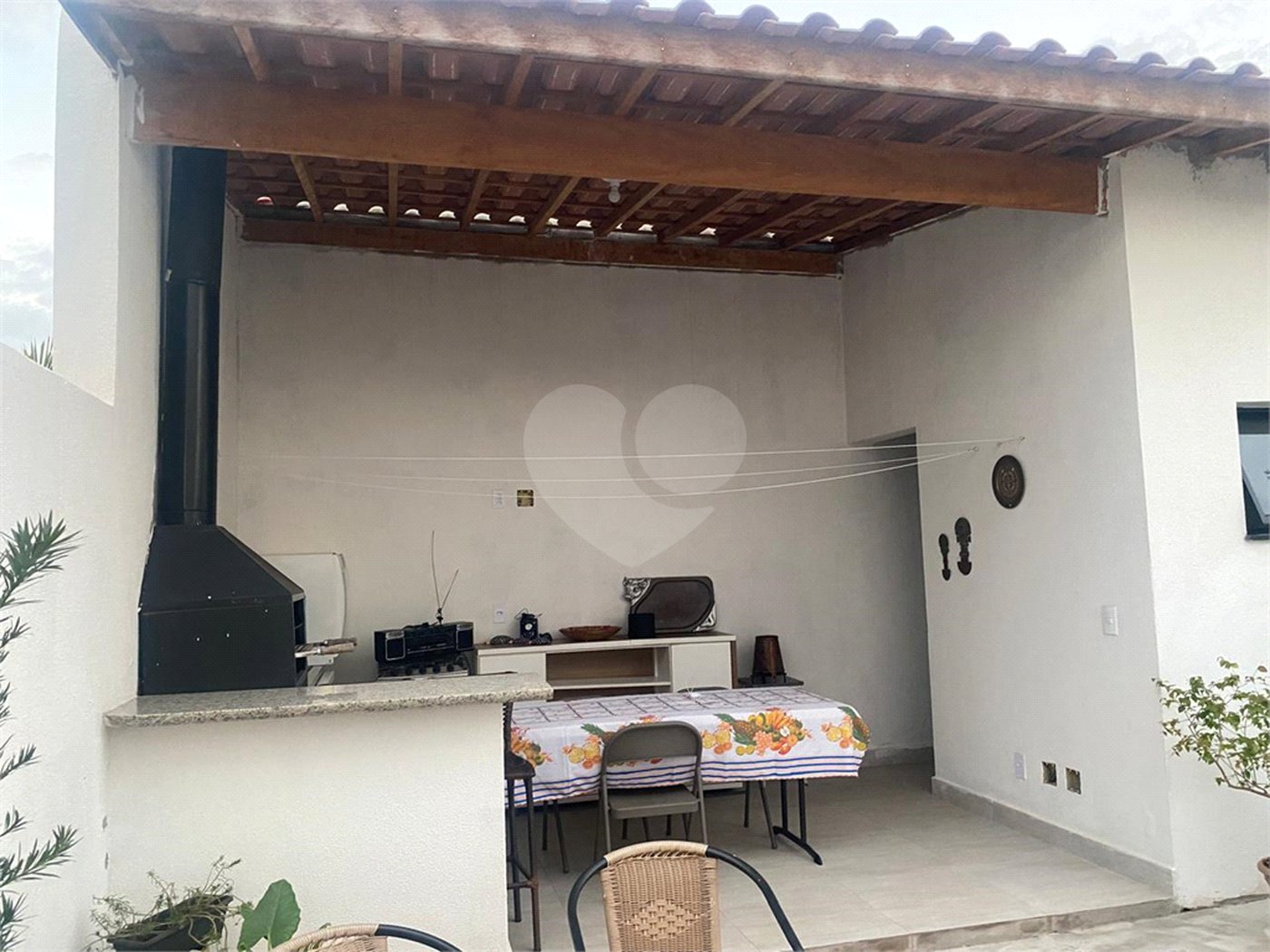 Casa à venda com 3 quartos, sendo 2 suítes, no condomínio Terras da Estância, Paulínia - SP