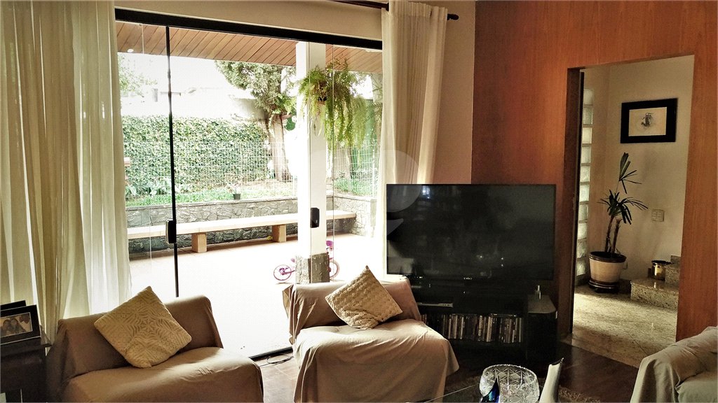 Casa Térrea à venda com 4 quartos, sendo 1 suíte, em Butantã, São Paulo, SP