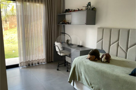 Casa à venda com 4 quartos, sendo 3 suítes,  no condomínio Vale da Santa Fé, Vinhedo - SP