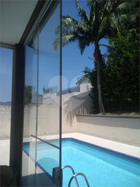 Casa à venda com 3 quartos, sendo 2 suítes,  no condomínio Vale do Sol, Bom Jesus dos Perdões - SP