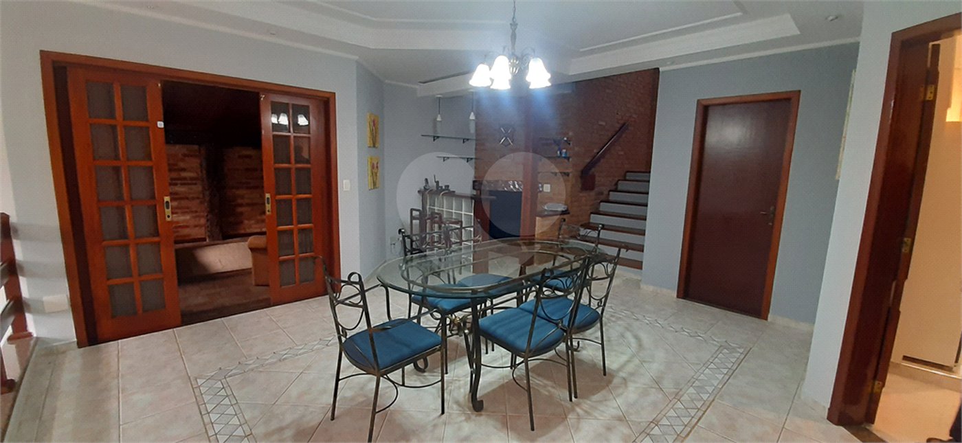 Sobrado à venda com 4 quartos, sendo 3 suítes, em Serra da Cantareira, Mairiporã, SP