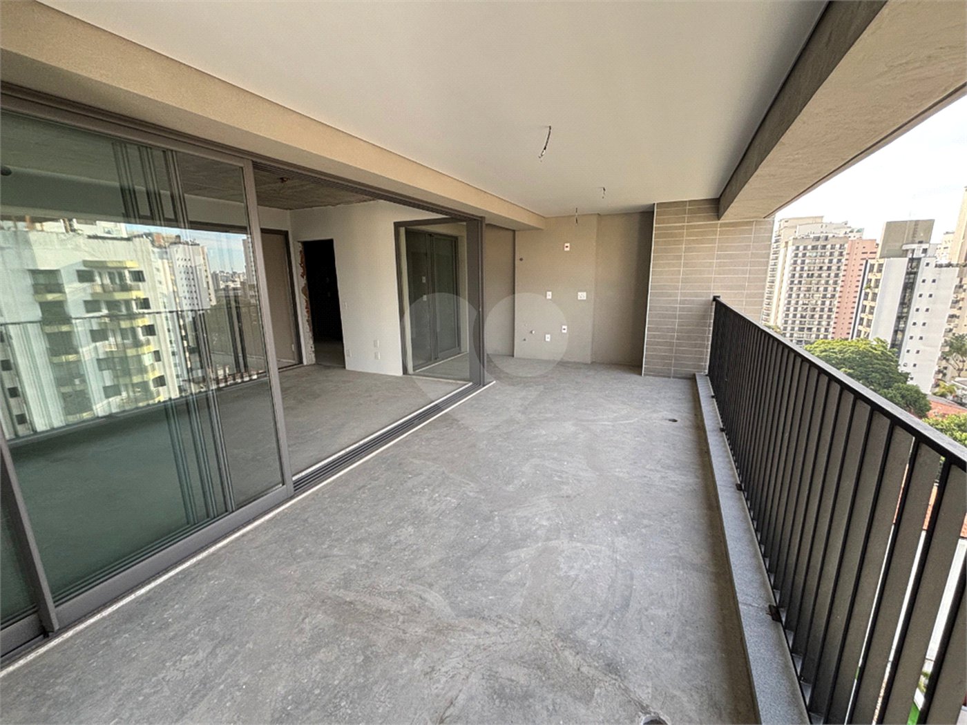 Apartamento à venda com 3 suítes em Moema, São Paulo, SP