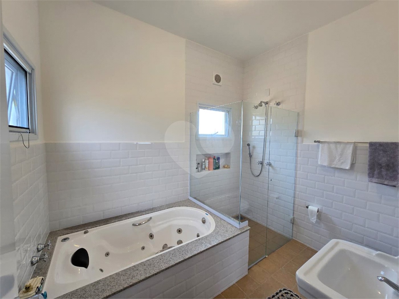 Casa à venda com 3 quartos, sendo 1 suíte,  no condomínio Golden Ville, Itapetininga - SP