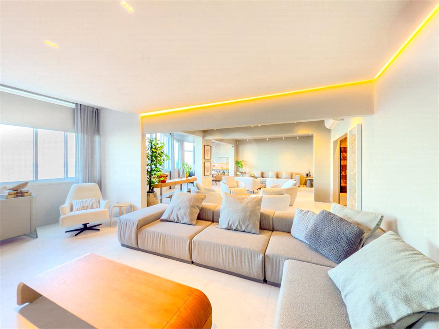 Apartamento à venda com 4 quartos, sendo 1 suíte,  em Copacabana, Rio de Janeiro, RJ