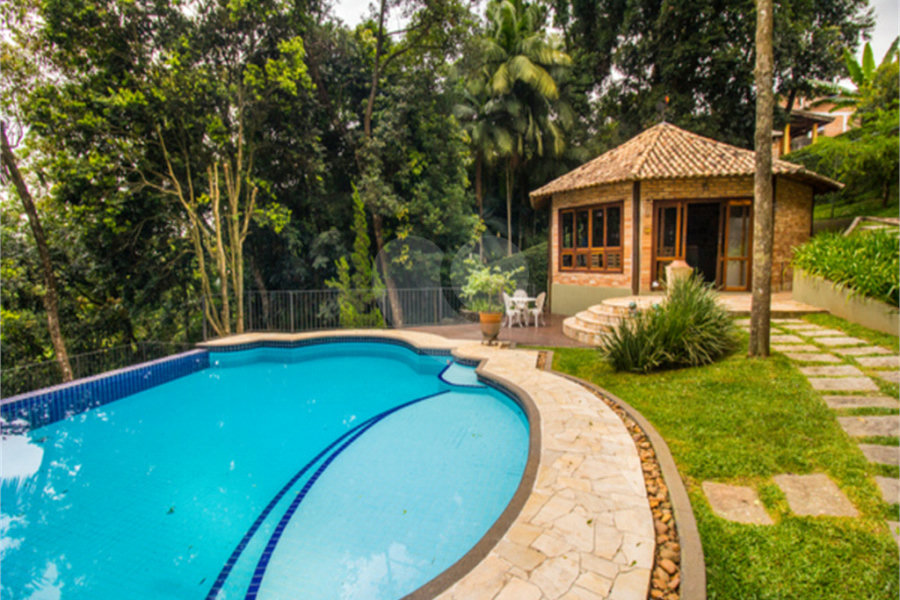 Casa à venda com 4 suítes no condomínio Alpes da Cantareira, Mairiporã - SP