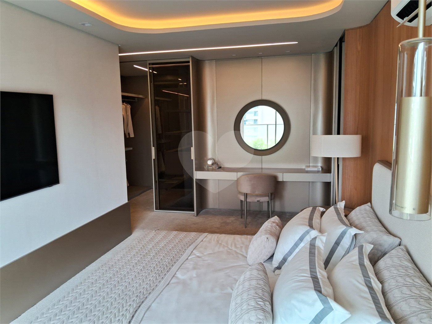 Apartamento à venda com 3 suítes em Moema, São Paulo, SP