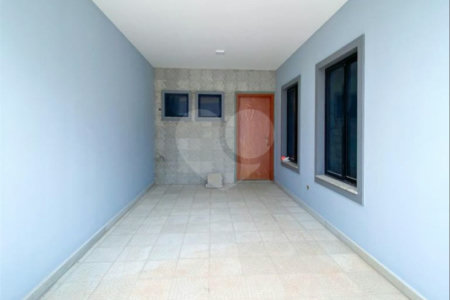 Casa à venda com 2 quartos, sendo 1 suíte, no condomínio Residencial Beija Flor, Atibaia - SP