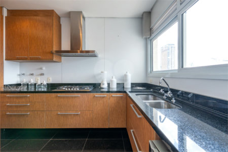 Apartamento à venda com 3 suítes em Vila Nova Conceição, São Paulo, SP