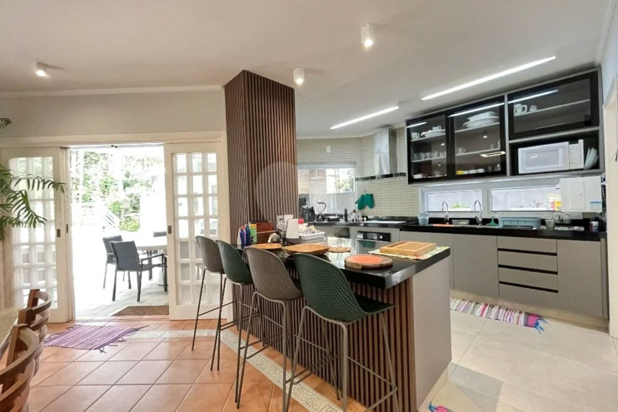 Casa à venda com 5 quartos, sendo 4 suítes, em Riviera de São Lourenço, Bertioga, SP