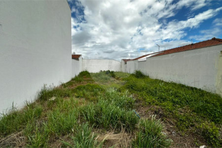 Terreno à venda em Jardim São João Batista, São Carlos - SP