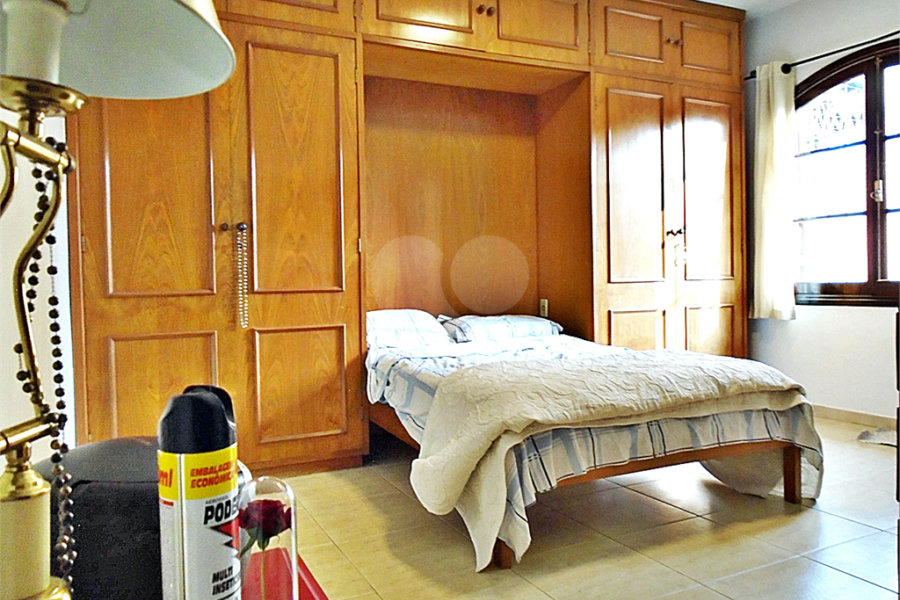 Casa à venda com 3 quartos, sendo 1 suíte, no condomínio Praça Doutor José Augusto César,8, São Paulo - SP