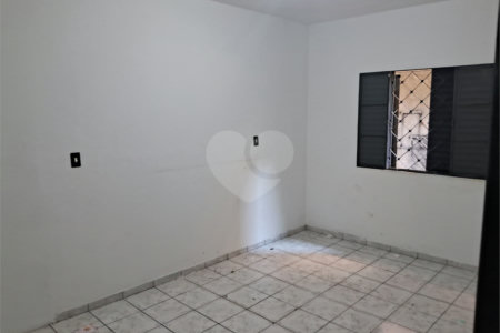 Sobrado à venda com 10 quartos, sendo 1 suíte, em Parque Ramos Freitas, São Paulo, SP