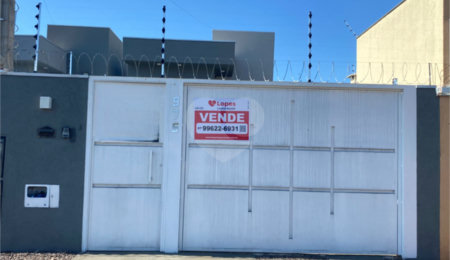 Casa à venda com 3 quartos, sendo 1 suíte,  em Ipê, Três Lagoas, MS