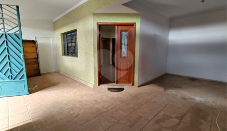 Casa para alugar com 4 quartos, sendo 1 suíte,  em Vila Judite, Itapetininga, SP