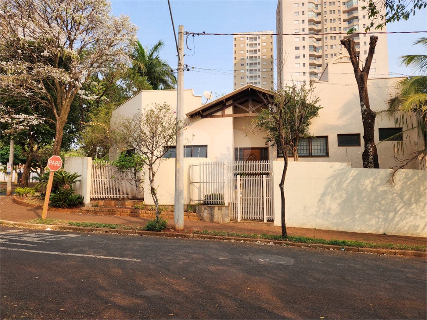 Casa à venda com 3 quartos, sendo 1 suíte, em Jardim Morumbi, Araraquara, SP