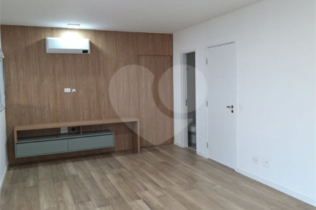 Apartamento à venda com 3 suítes em Vila Anastácio, São Paulo, SP