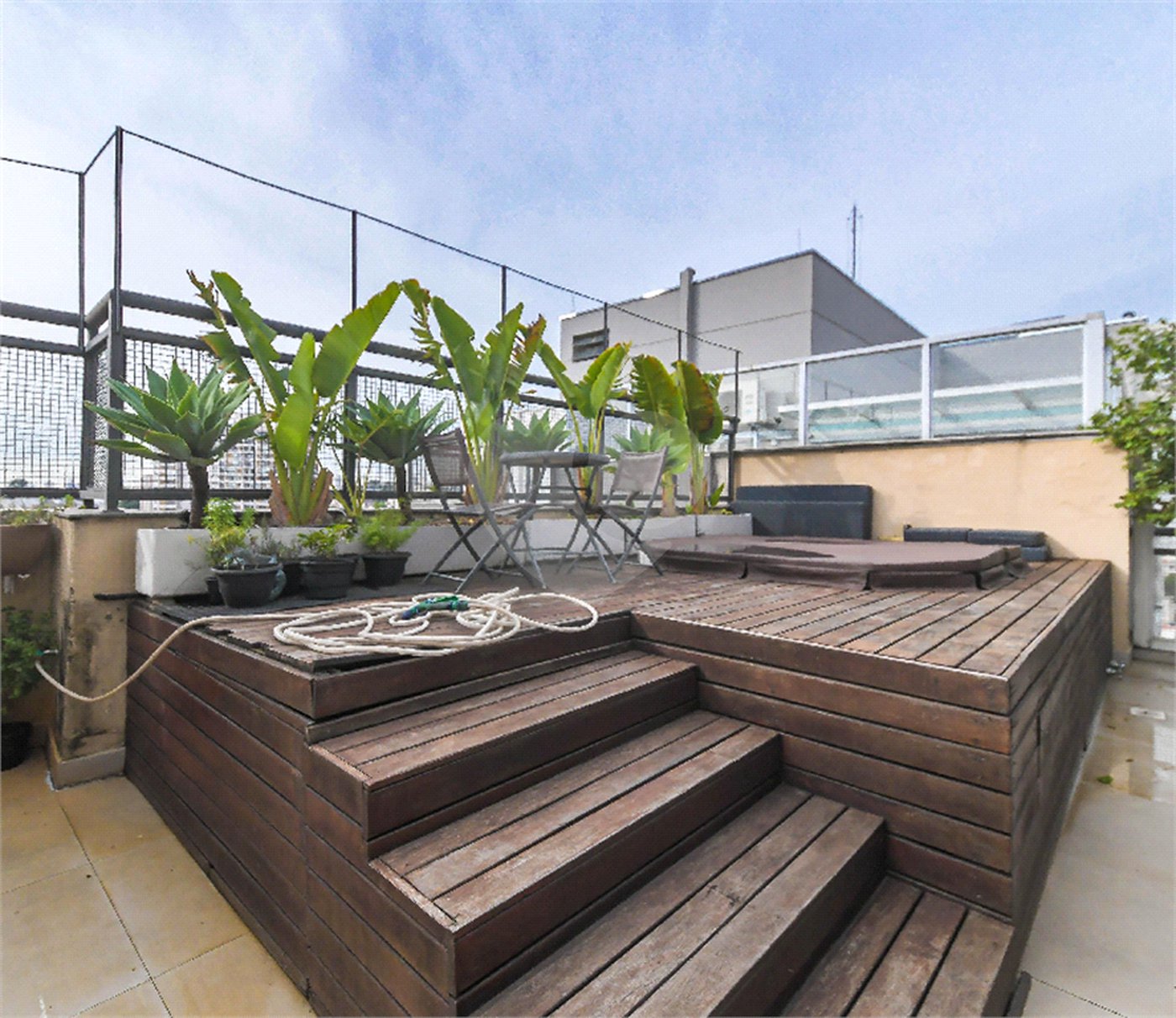 Duplex à venda com 4 quartos, sendo 3 suítes, em Bosque da Saúde, São Paulo, SP
