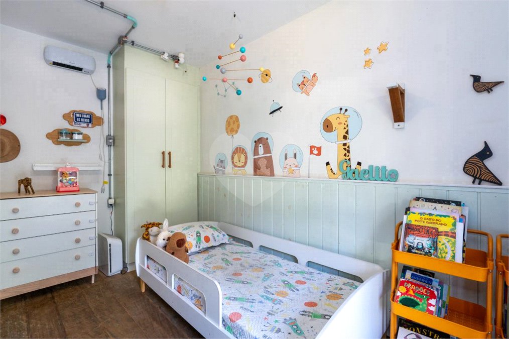 Apartamento à venda com 3 quartos, sendo 1 suíte, em Jardim Morumbi, São Paulo, SP