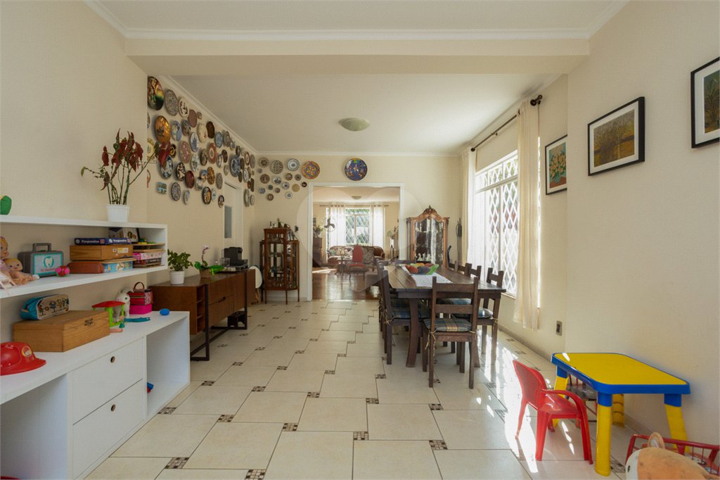 Sobrado à venda com 4 quartos, sendo 2 suítes, em Vila Madalena, São Paulo, SP