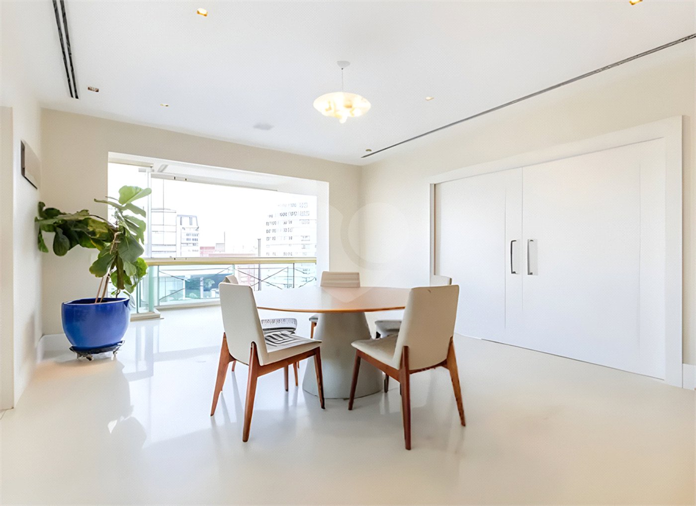 Apartamento à venda com 4 quartos, sendo 3 suítes, em Jardim Paulistano, São Paulo, SP