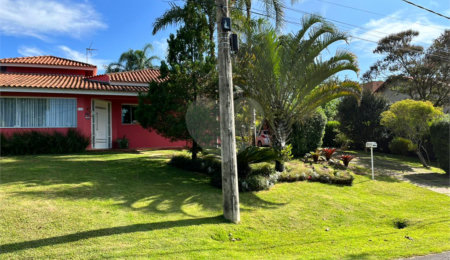 Casa à venda com 3 quartos, sendo 1 suíte,  no condomínio Portal do Sabiá, Araçoiaba da Serra - SP