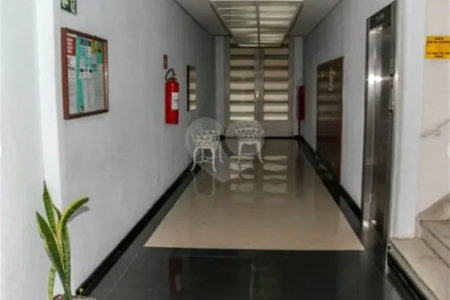 Apartamento à venda no bairro Barra Funda.