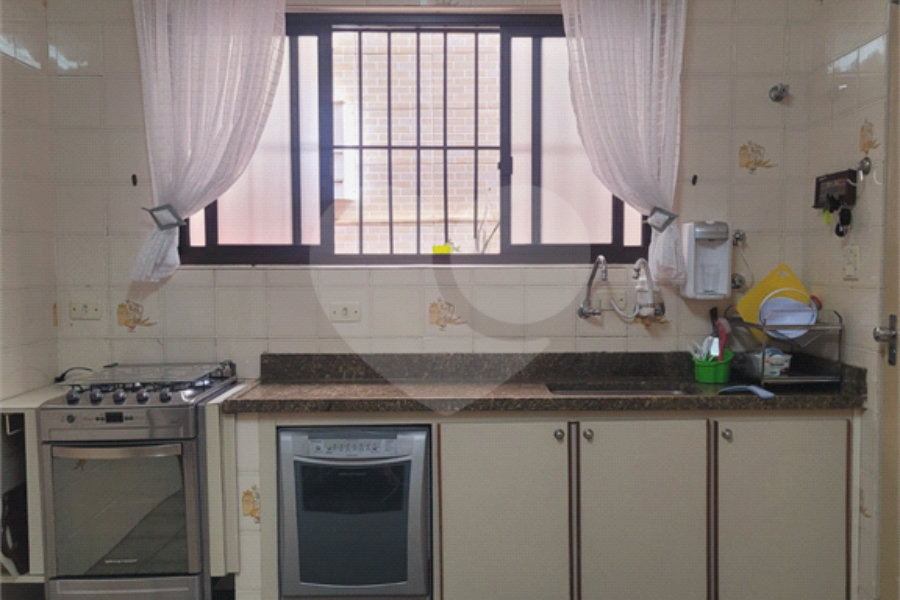 Sobrado à venda ou para alugar com 4 quartos, sendo 1 suíte, em Vila Gustavo, São Paulo, SP