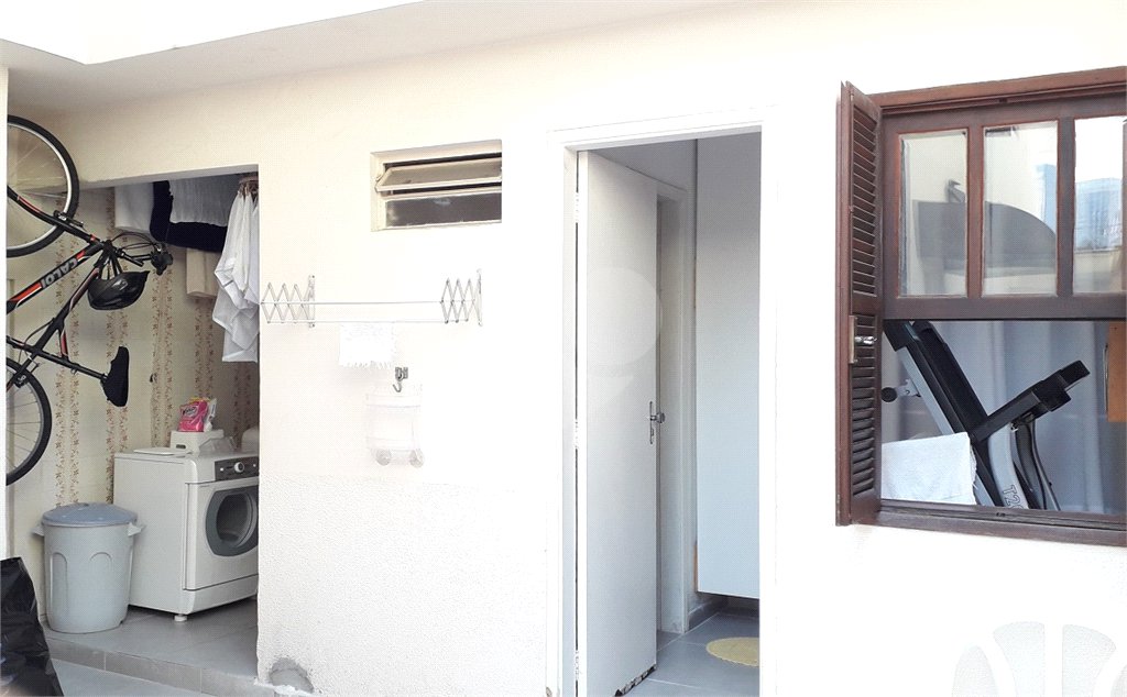 Sobrado à venda com 5 quartos, sendo 1 suíte, em Jardim Caravelas, São Paulo, SP
