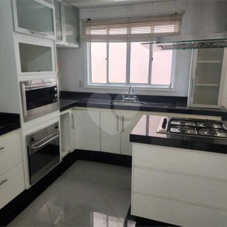 Casa à venda com 3 quartos, sendo 1 suíte, no condomínio Terras de São Francisco, Vinhedo - SP