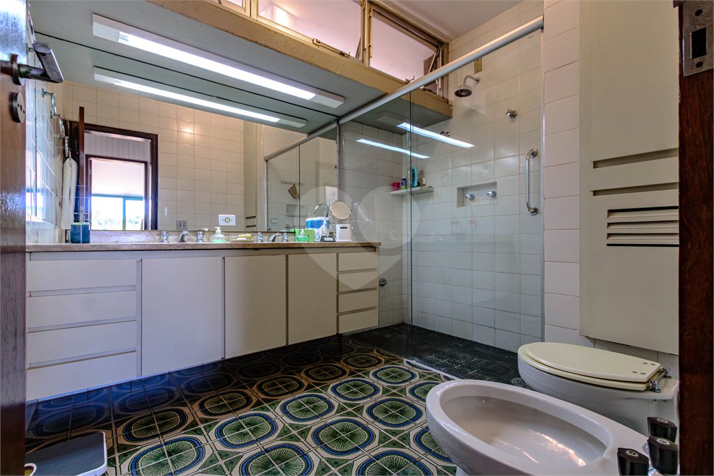 Casa à venda com 4 quartos, sendo 1 suíte,  em Jardim Leonor, São Paulo, SP