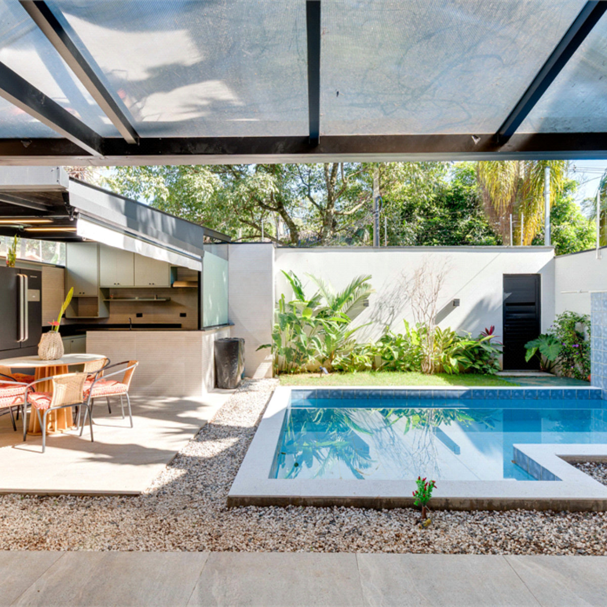 Casa à venda com 4 suítes no condomínio Villa Suiça, São Paulo - SP