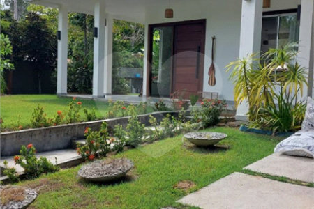 Casa à venda com 2 quartos, sendo 1 suíte, no Centro, Santa Cruz Cabrália, BA