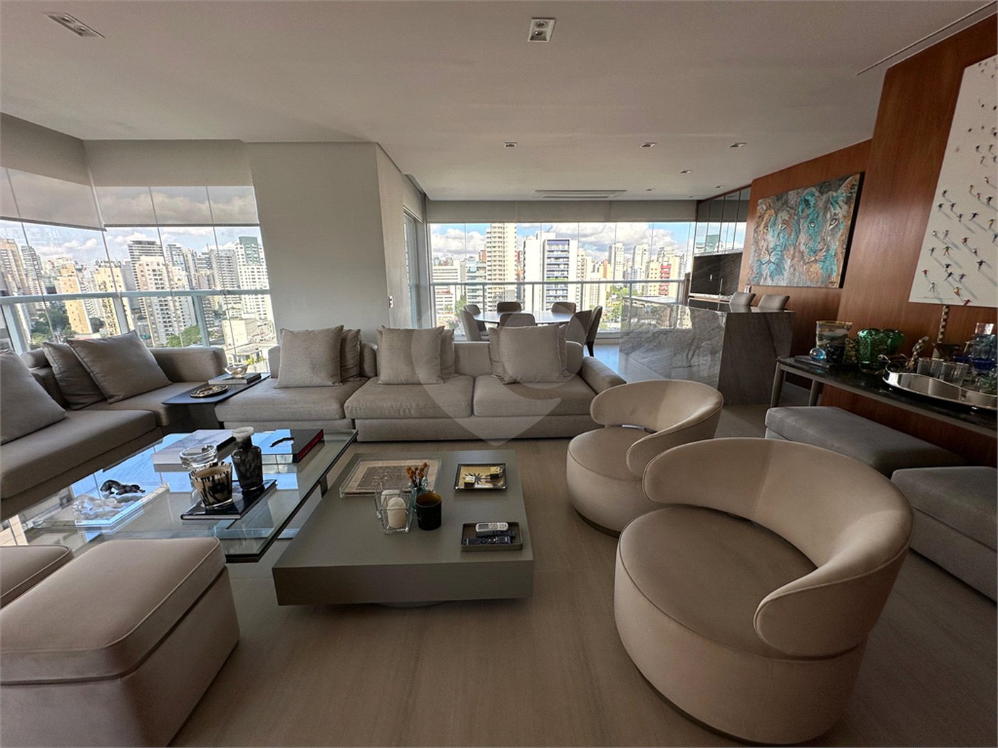 Apartamento à venda com 3 quartos, sendo 2 suítes, em Vila Olímpia, São Paulo, SP