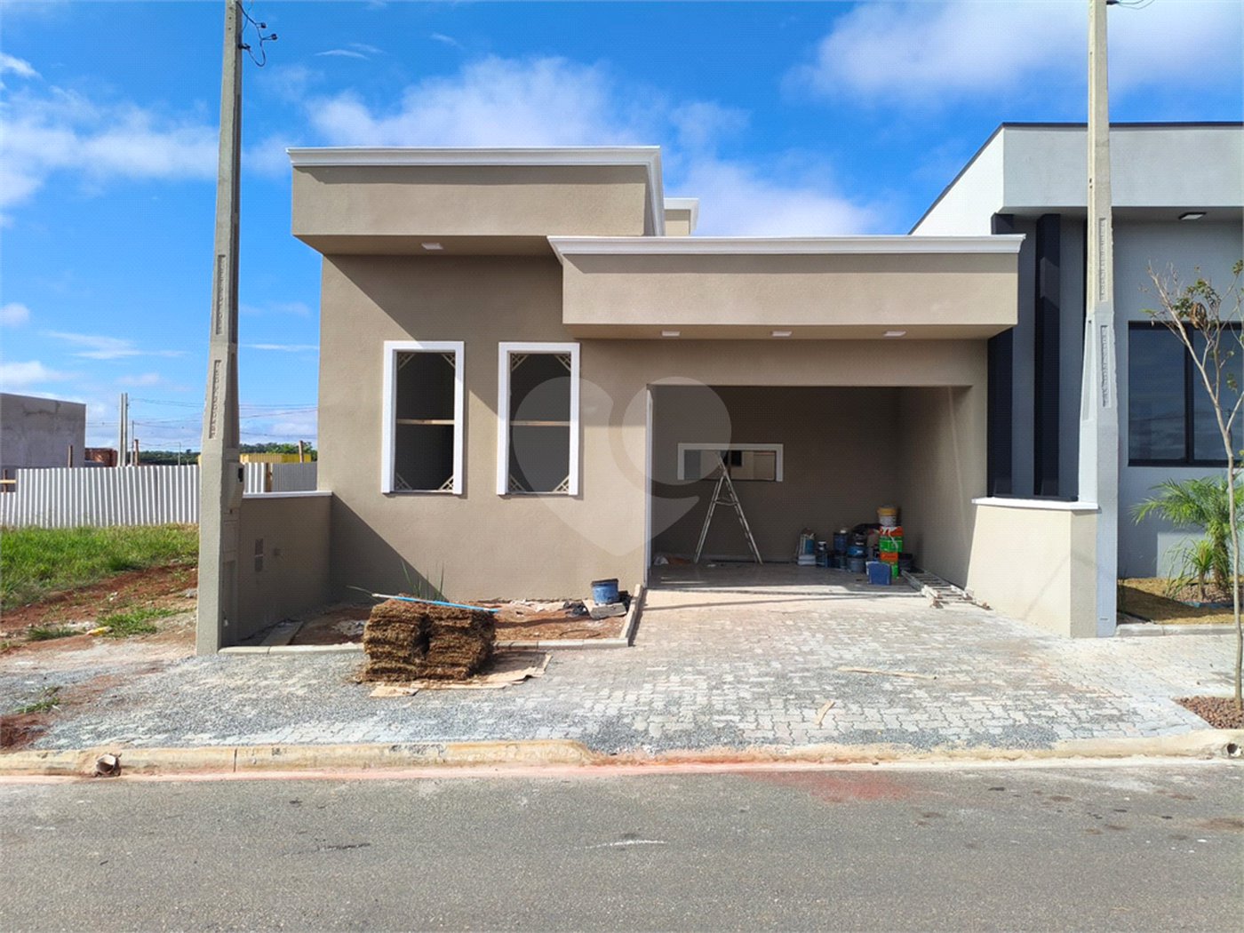 Casa à venda com 3 quartos, sendo 1 suíte, no condomínio Tivolli, Itapetininga - SP