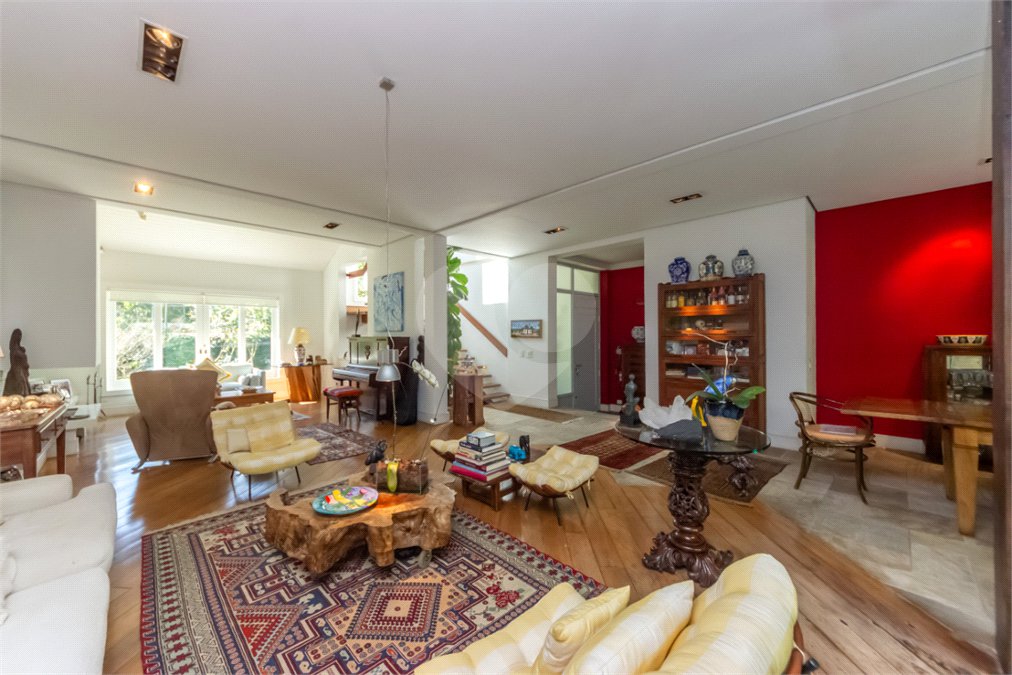 Casa de Vila à venda com 4 quartos, sendo 2 suítes, em Alto da Boa Vista, São Paulo, SP